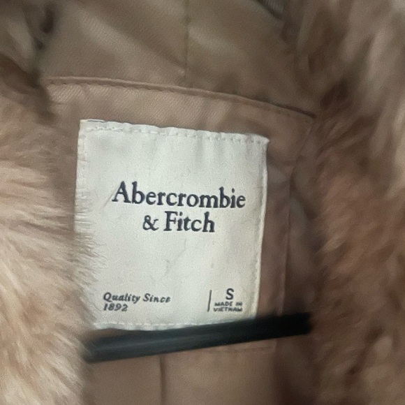 Abercrombie & Fitch faux-fur vest - Picture 3 of 3